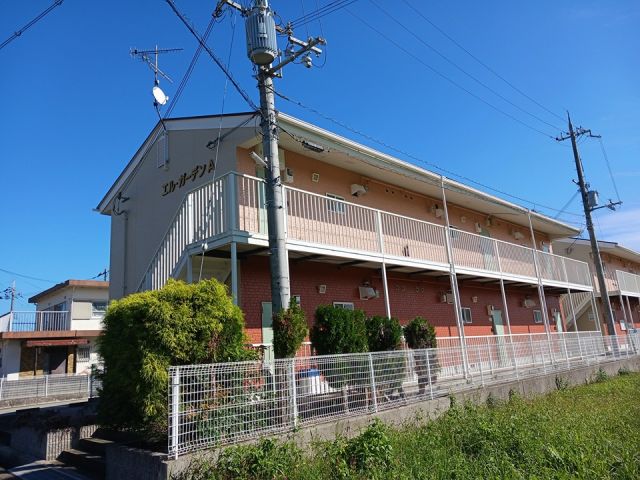 【小野市天神町のアパートの建物外観】