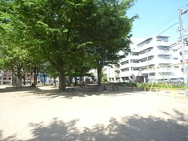 【広島市西区横川町のマンションの公園】