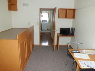 居室・リビング　あちこちにある棚が便利です。