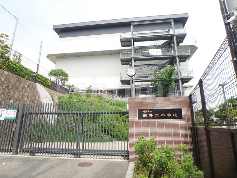 【エスペランサ灘駅前の中学校】