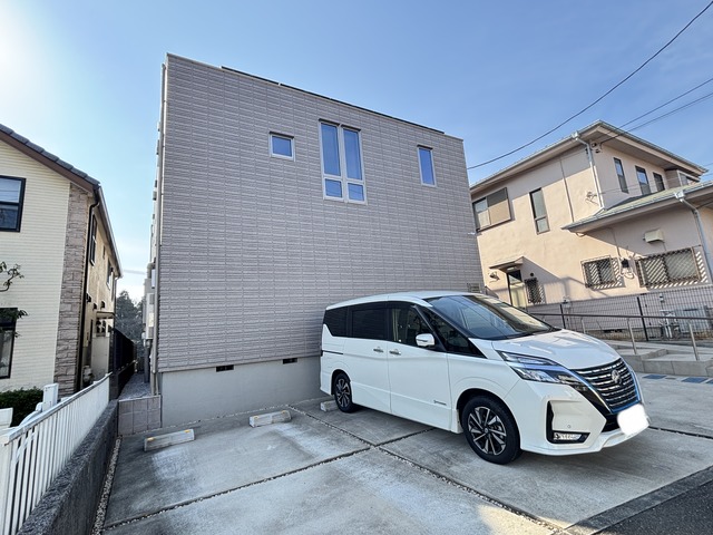 【横浜市都筑区富士見が丘のマンションの駐車場】