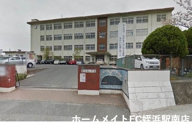 【糸島市篠原西のマンションの小学校】