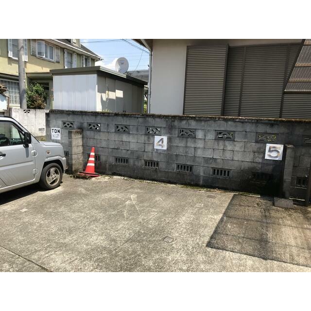 【小田原市蓮正寺のマンションの駐車場】