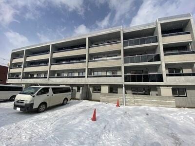 【札幌市南区真駒内本町のマンションの建物外観】