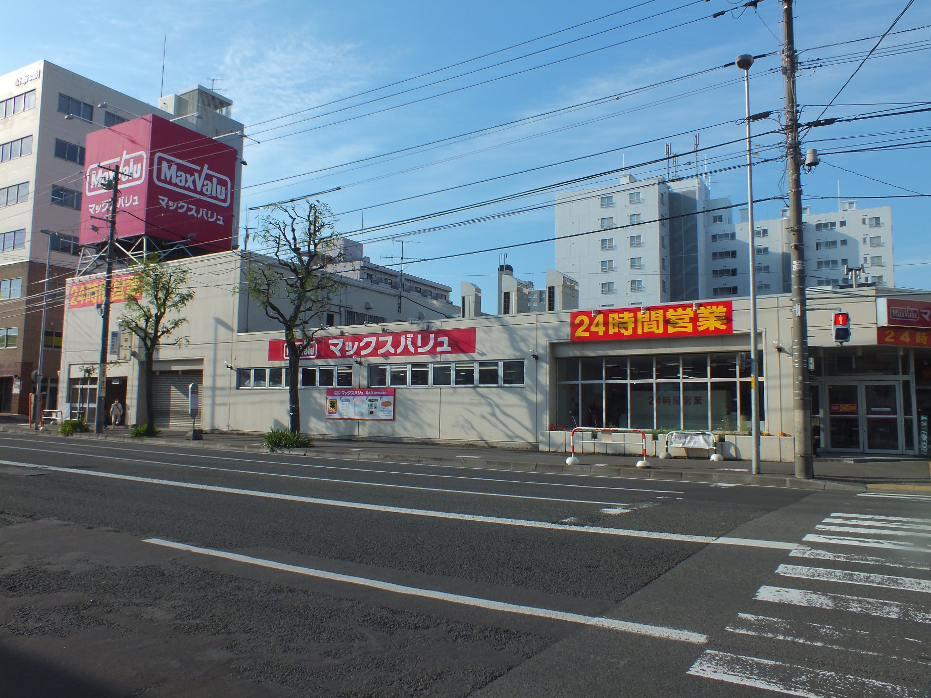 【札幌市白石区菊水五条のマンションのスーパー】