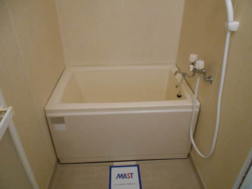 バス・シャワールーム　コンパクトで使いやすいお風呂です