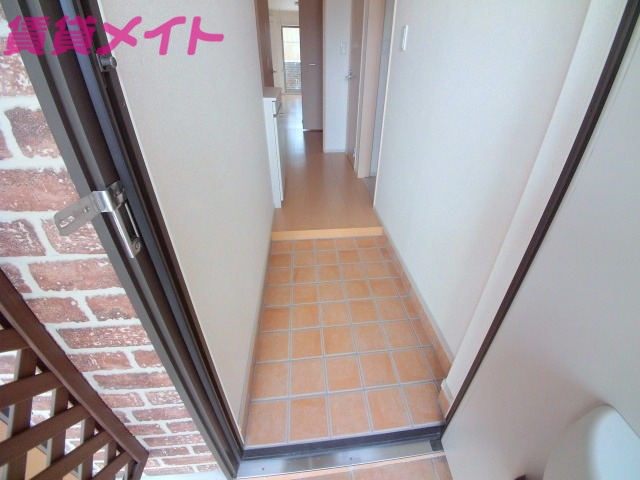 玄関　同タイプの部屋写真です