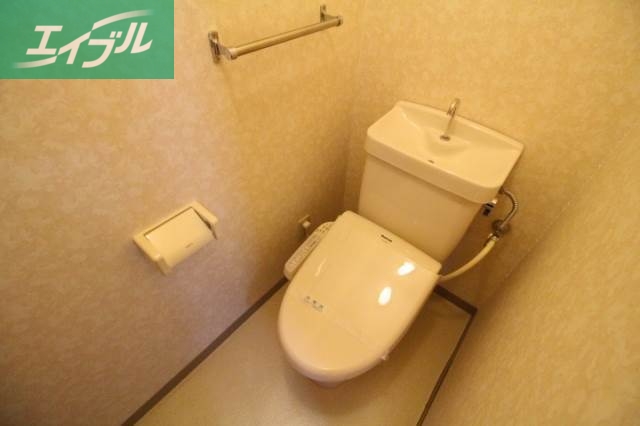 トイレ　同物件別部屋の写真です