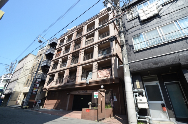 建物外観　駅近！コンビニは徒歩２分！オートロック付！生活には持って来い