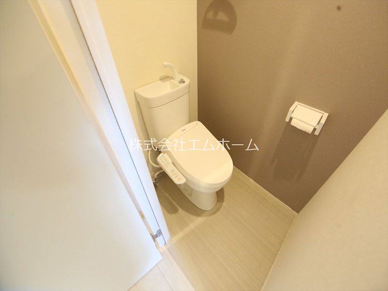 トイレ　温水洗浄暖房便座付トイレ