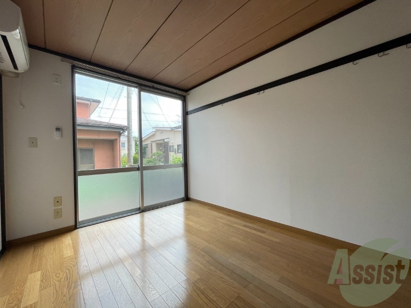 居室・リビング　大きな窓があり、日当たり、風通しがとても良いです。