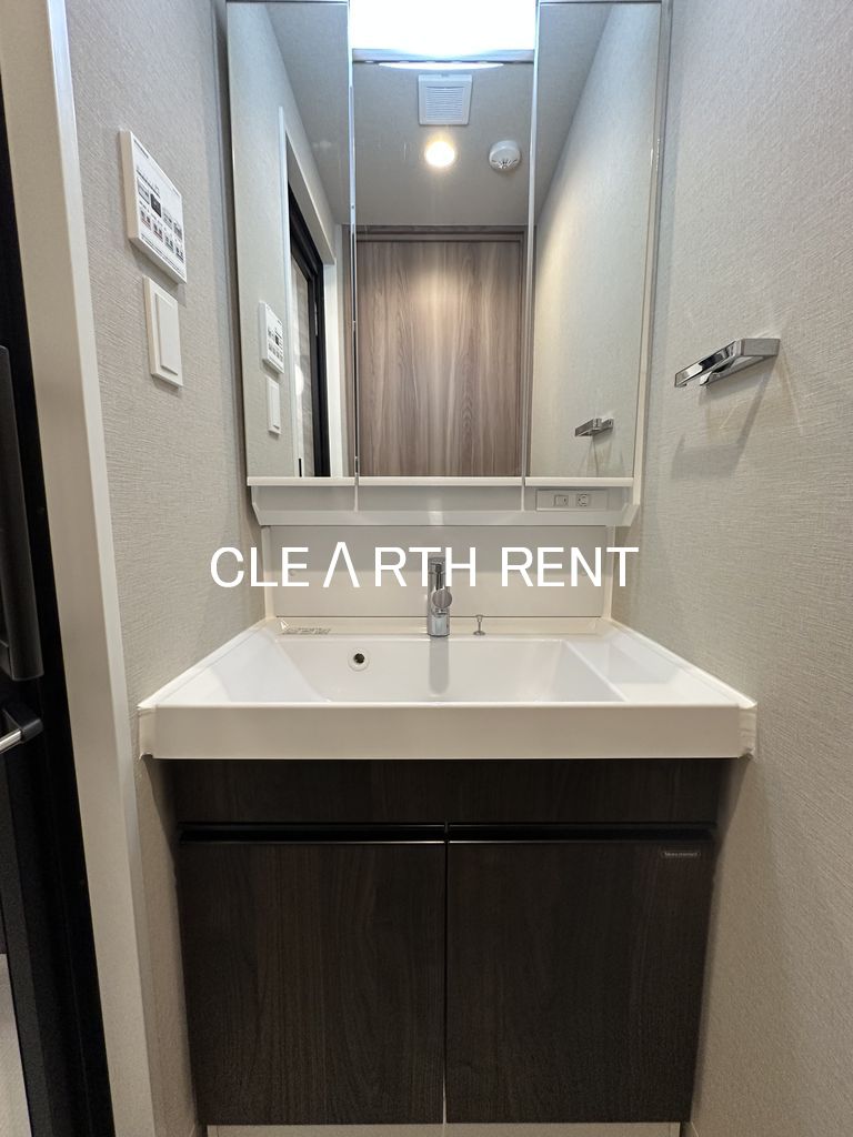 洗面設備　人工大理石のカウンター一体型の洗面ボウル