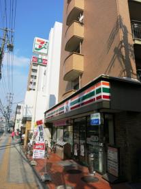 コンビニ　セブンイレブン広島荒神町店（コンビニ）まで130m