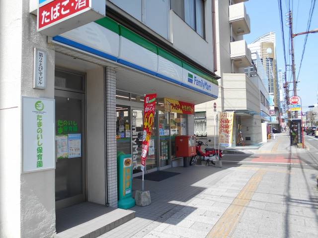 コンビニ　ファミリーマート（コンビニ）まで709m