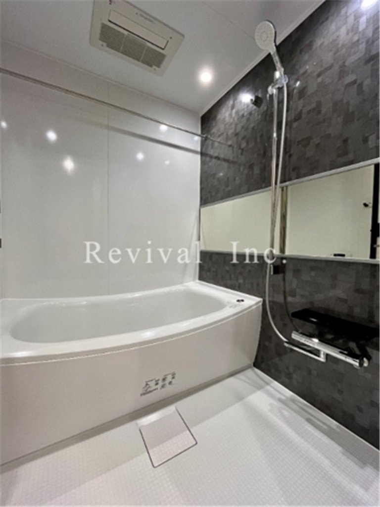 バス・シャワールーム　追い焚き・浴室乾燥完備でございます