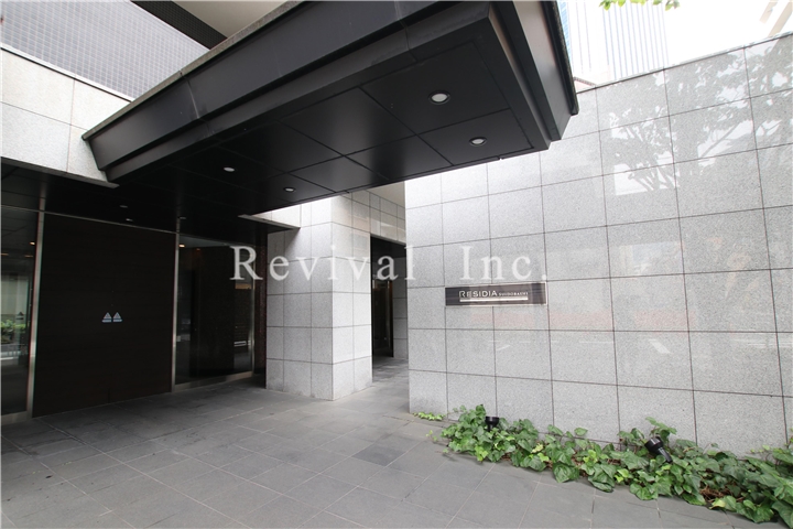 エントランス　高級感あるエントランスでございます