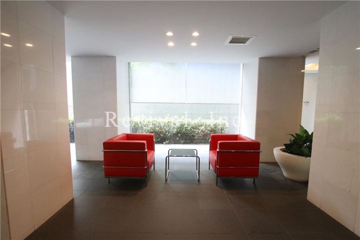 ロビー　高級感あるロビーでございます