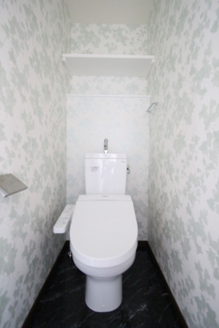 トイレ　温水洗浄暖房便座付☆