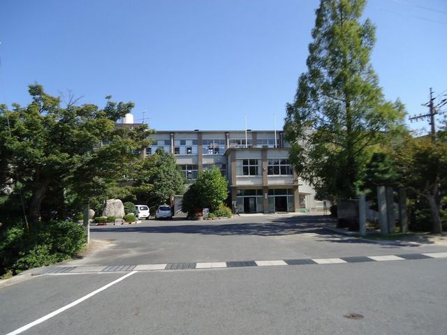 小学校　倉吉市立社小学校（小学校）まで260m