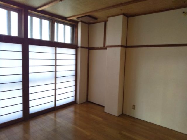山本ビルの居間写真