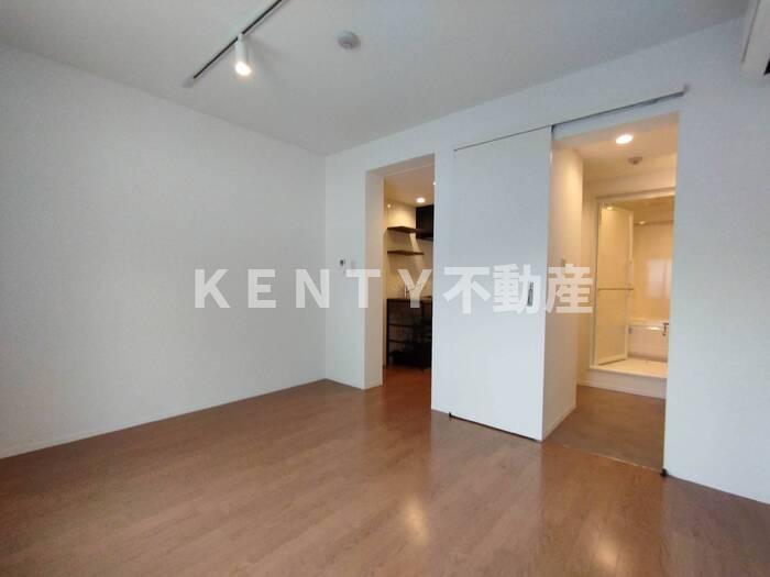 居室・リビング　こちらの居間で趣味の時間をお楽しみください