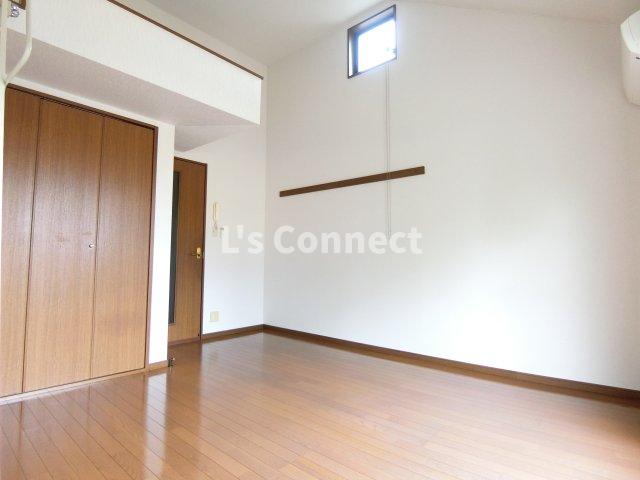 居室・リビング　２面に窓があります。