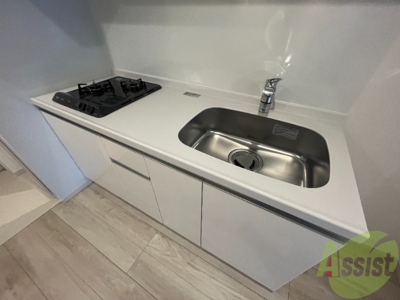 キッチン　キッチンは作業台もあり広めなので使いやすそうですね。