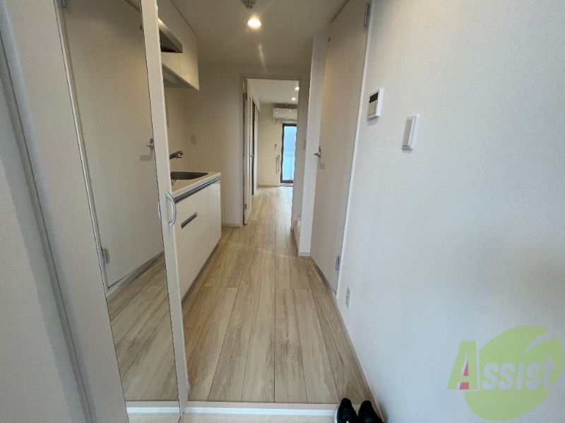 玄関　玄関から撮影しました。明るい印象ですね。