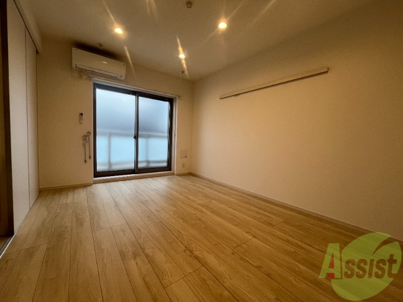 居室・リビング　７．６帖の洋室です。生活のメインとなる部屋ですね。