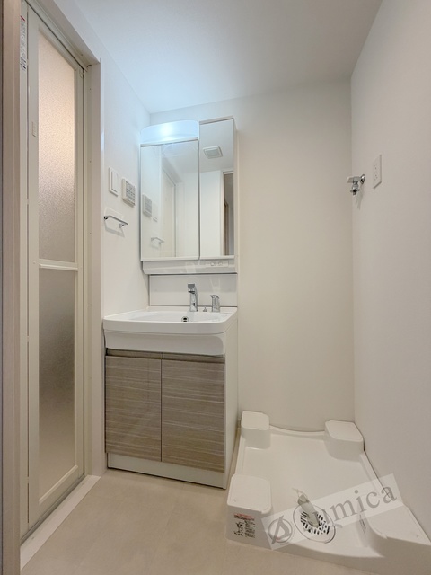 トイレ　参考写真です・階数により内装色が異なります