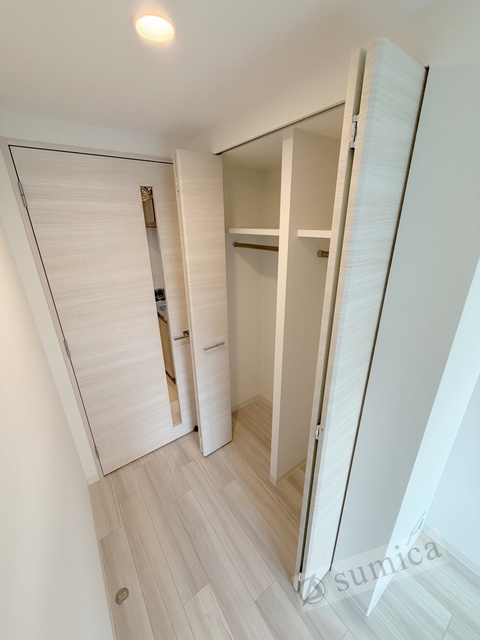 洗面設備　参考写真です・階数により内装色が異なります