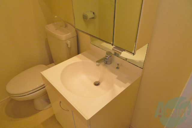 洗面設備　洗面所は独立なので、お風呂のスペースを取らなくていいですね