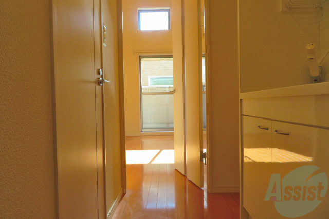 玄関　玄関からです、こんな感じでお部屋が見えますよ