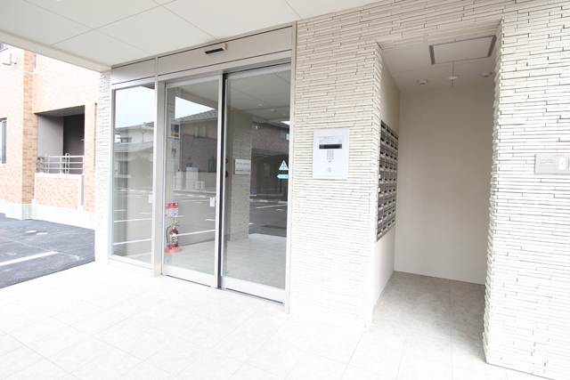 エントランス　オートロック付き