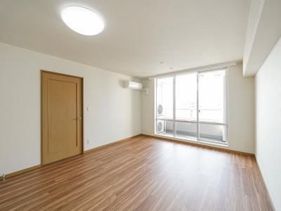 居室・リビング　※別部屋の参考写真です。