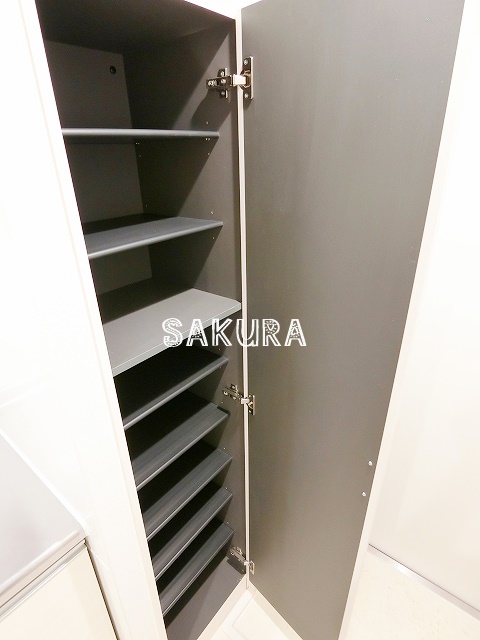 玄関　収納豊富なシューズボックスです♪