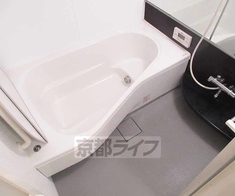 バス・シャワールーム　広々したお風呂です