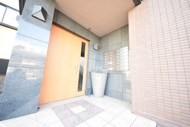 エントランス　オートロック完備