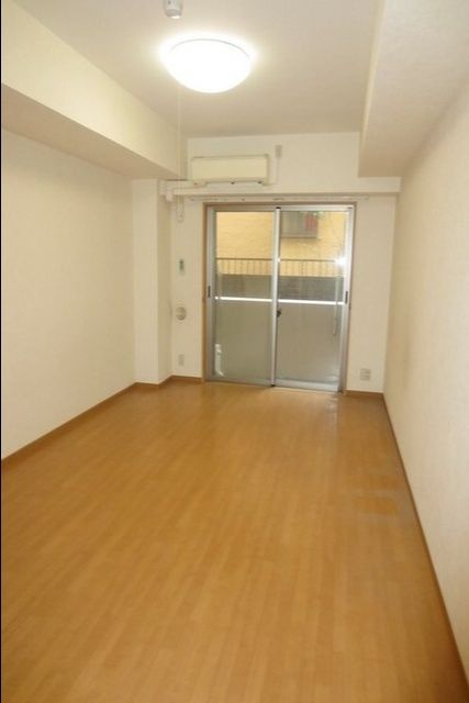 居室・リビング　9.8帖の広いお部屋です。