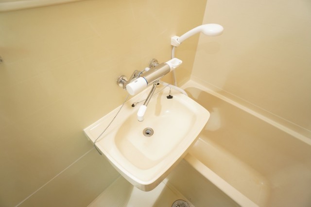 洗面設備　写真は１０２号です。別室となりますのでご了承ください。
