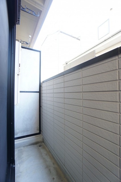 バルコニー　写真は１０２号です。別室となりますのでご了承ください。