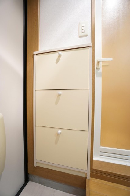 玄関　写真は１０２号です。別室となりますのでご了承ください。