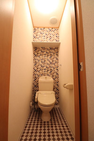 トイレ　温水洗浄便座