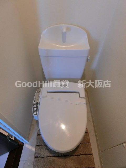 トイレ　ドゥーエ江坂III