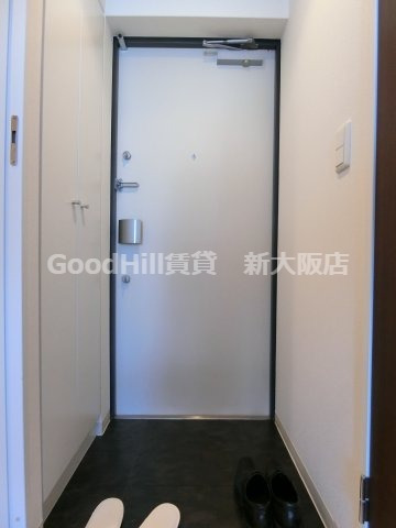 玄関　ドゥーエ江坂III