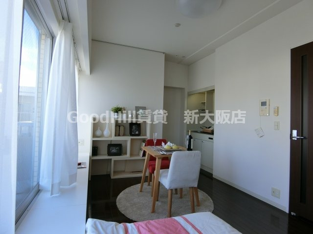 居室・リビング　ドゥーエ江坂III