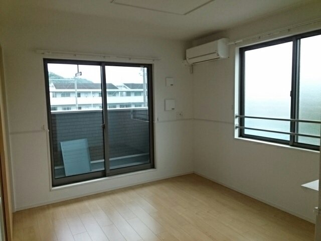 居室・リビング　こちらのリビングで趣味の時間をお楽しみください