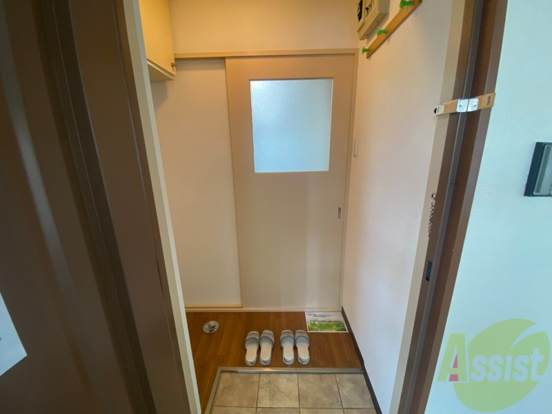 玄関　玄関の様子です。明るい印象ですね。気分もあがりそう。