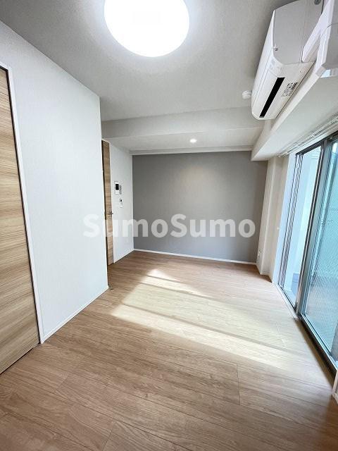 その他部屋・スペース　落ち着いた色調の寝室です