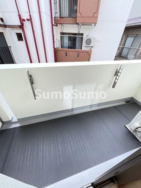 バルコニー　開放的で明るい空間を演出してくれるバルコニーです